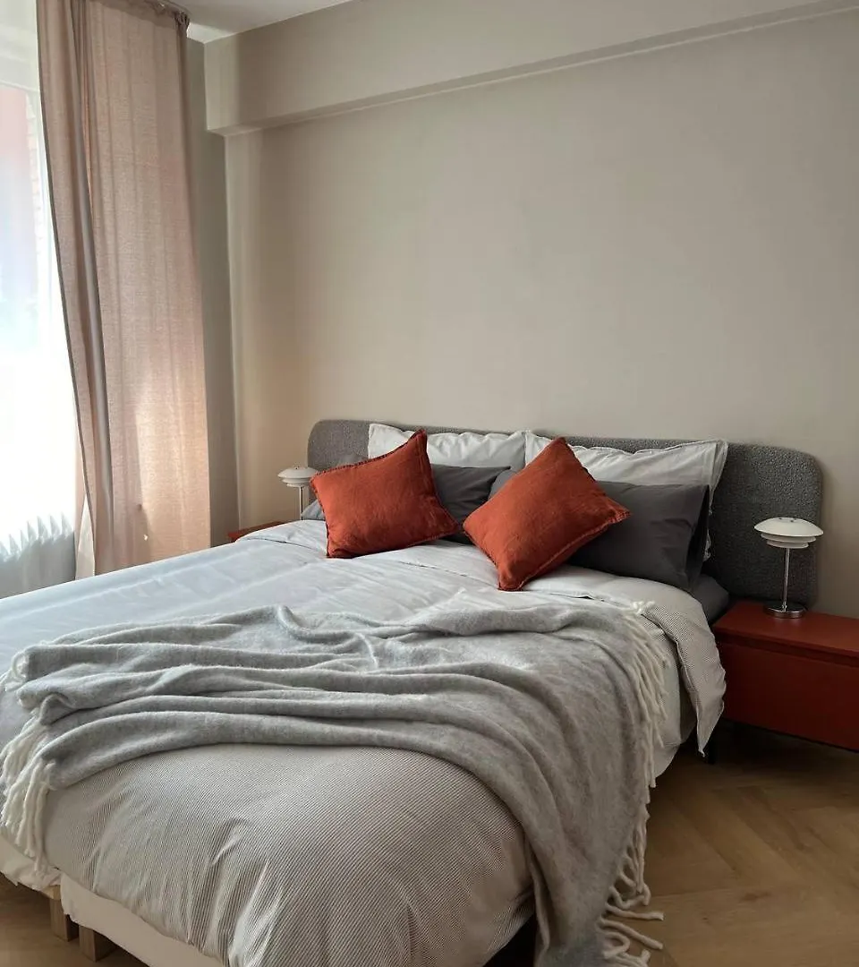 Cozy & Central Apartment In Duesseldorf contacts